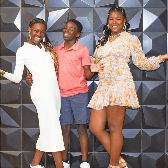 offwhite bodycon sweater dress, size S
i am 5’3 for reference - Picture 2 of 3